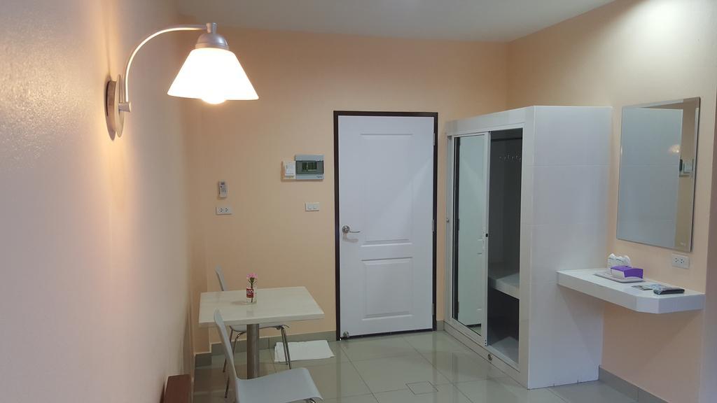 Jirasin Hotel & Apartment Ranong Rum bild