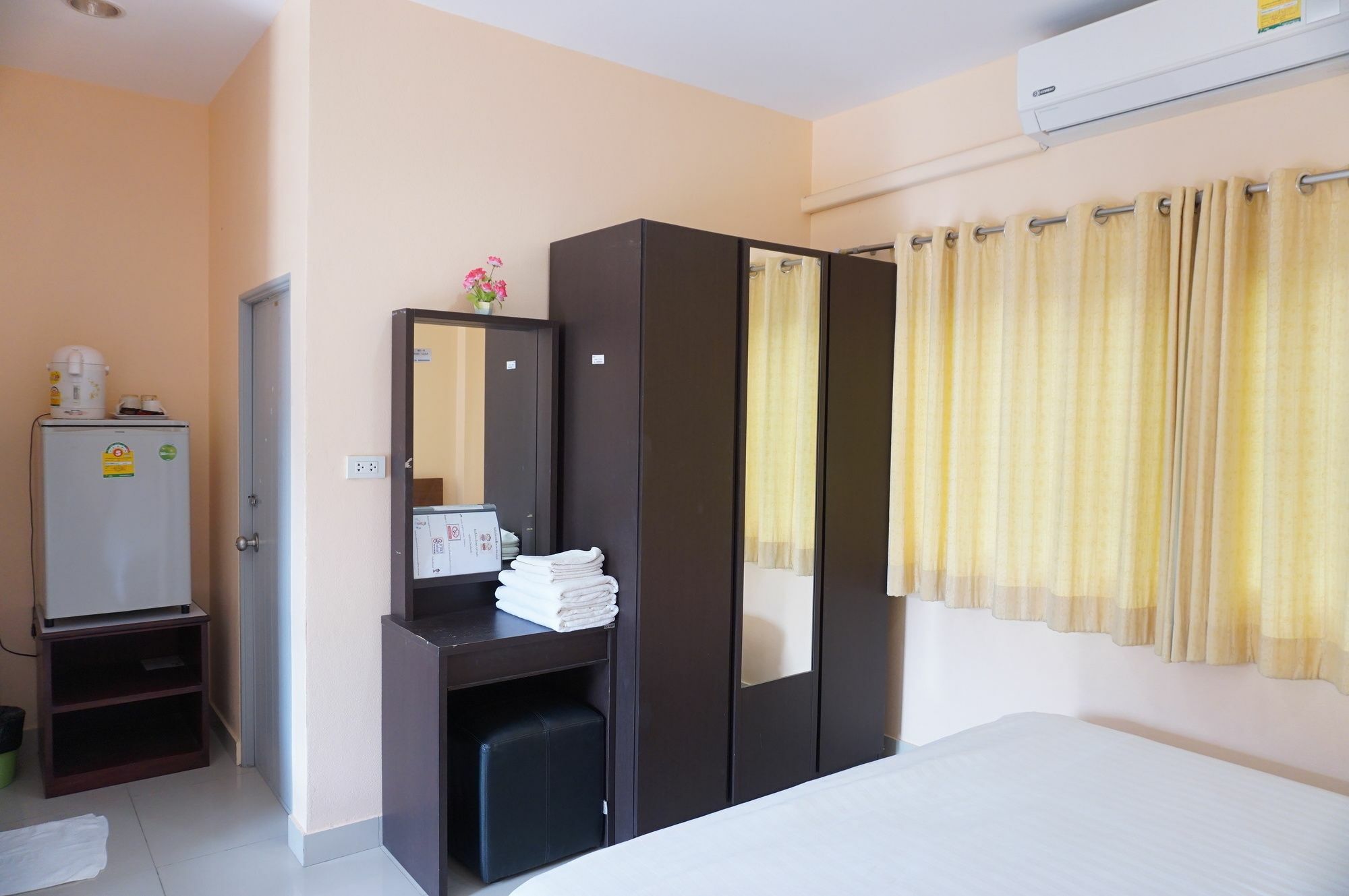 Jirasin Hotel & Apartment Ranong Exteriör bild