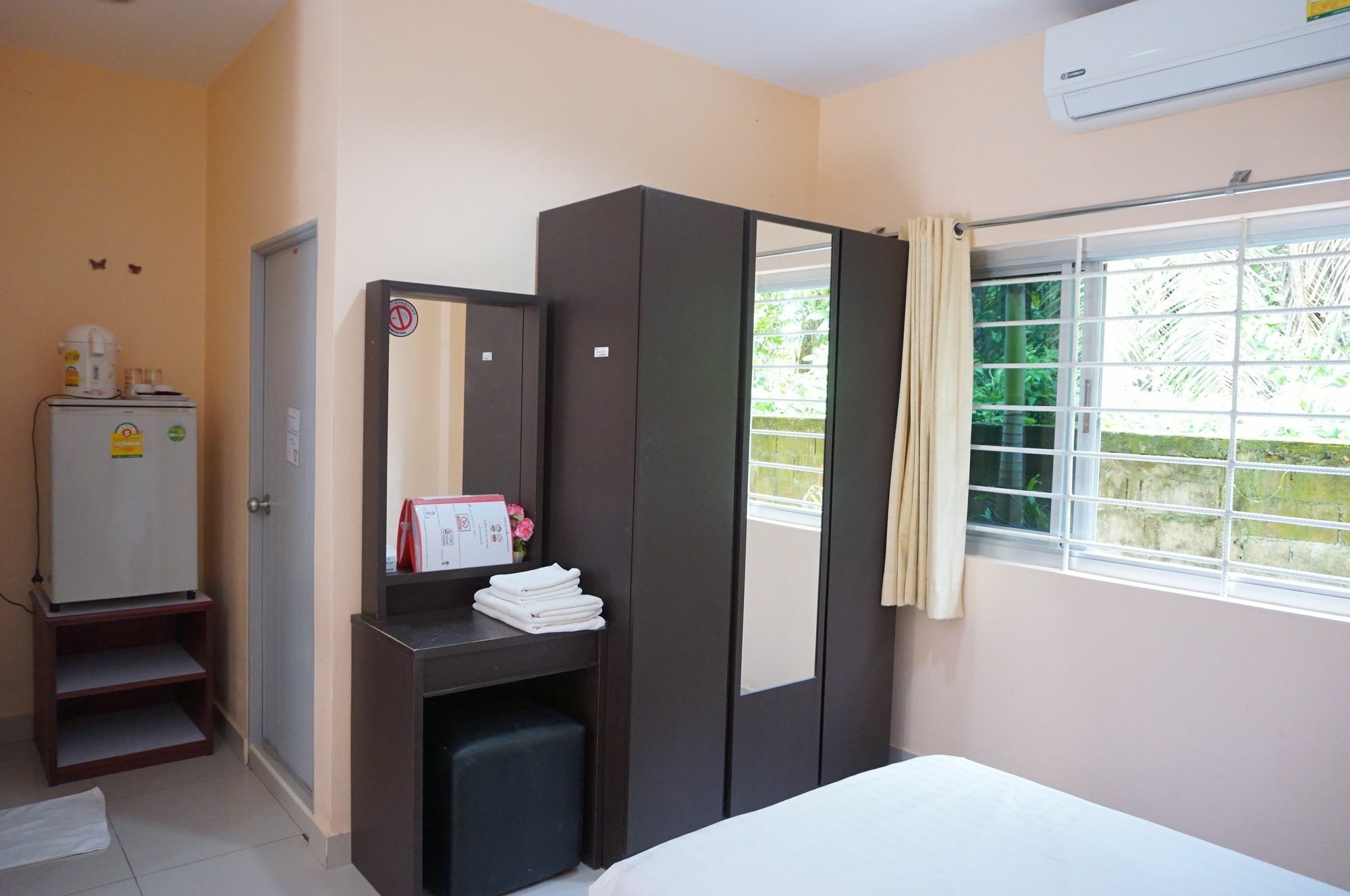 Jirasin Hotel & Apartment Ranong Exteriör bild